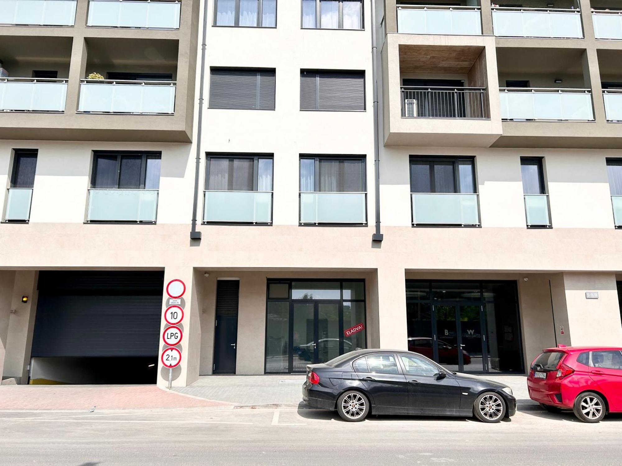 New 2022 Family&Friends Downtown Ac 3Br 2Ba Free Parking Big Balcony Near Metro&Train Station Self Check-In Apt 布达佩斯 外观 照片