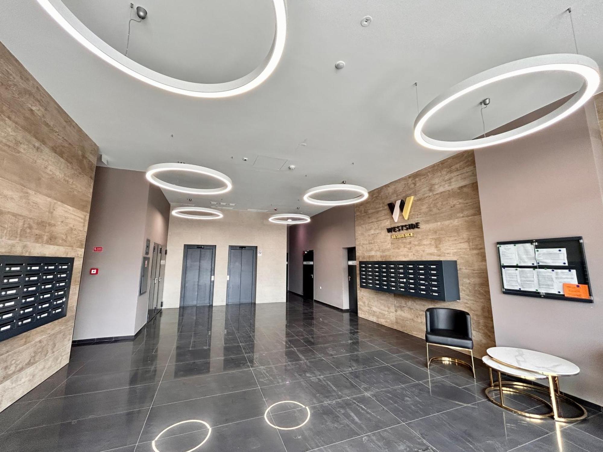 New 2022 Family&Friends Downtown Ac 3Br 2Ba Free Parking Big Balcony Near Metro&Train Station Self Check-In Apt 布达佩斯 外观 照片